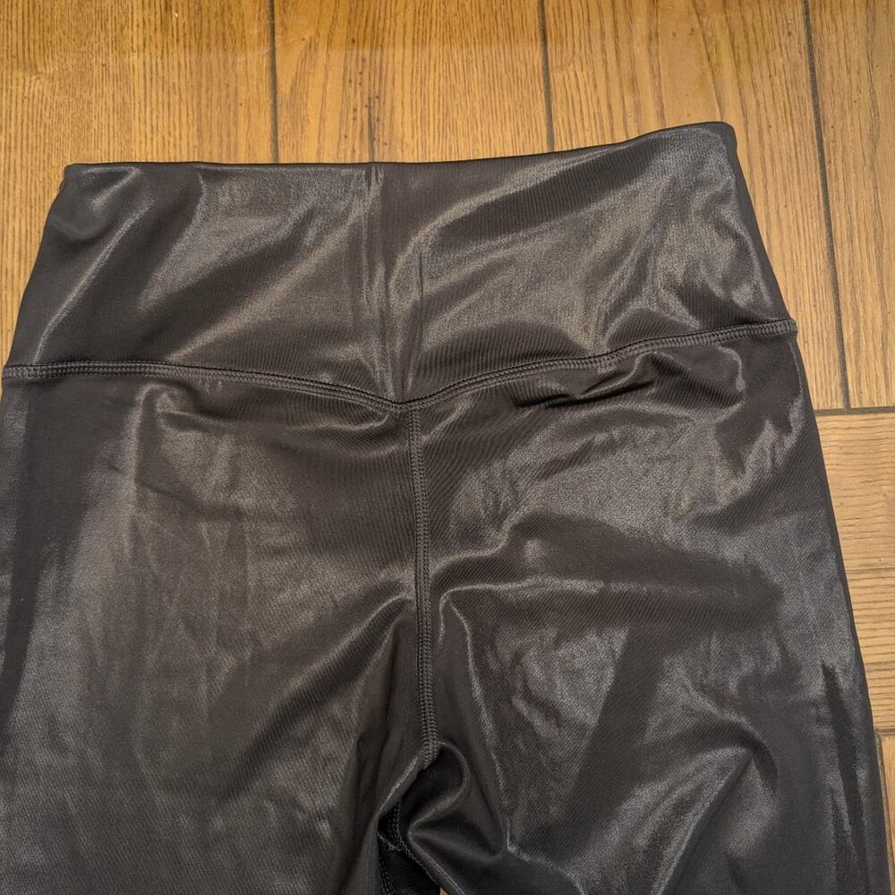 Women's Fabletics Anywhere Shine Motion365+ Split Hem Legging Size M - Picture 4 of 9